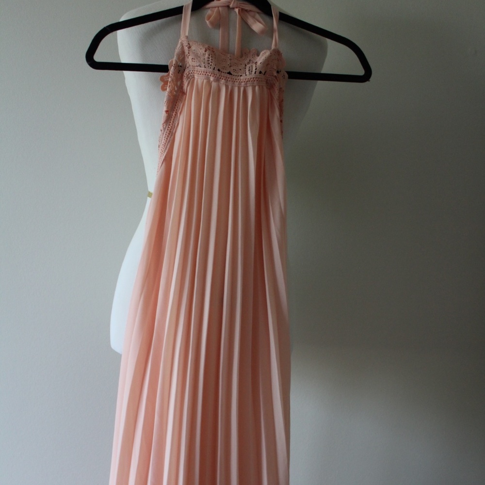 Lulu’s Peach Lace Pleated Halter Maxi Dress XS - Picture 9 of 9